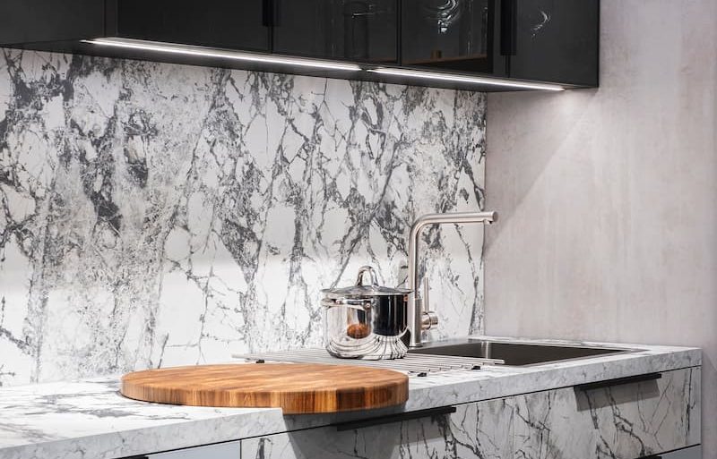 Black and White marble wall with a in built sink