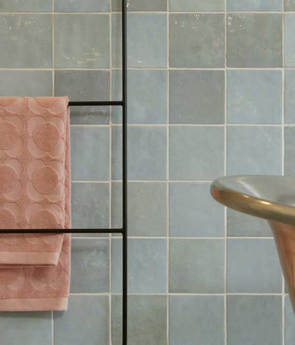 From chic, modern metro wall tiles to colourful patterned ceramic floor tiles, find cheap kitchen tiles with all the hallmarks of luxury. Equipe Artisan White Tiles : Ca Pietra Statement Bazaar Aqua Tile 13x13cm
